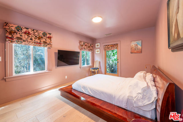 1207 Poinsettia Drive, West Hollywood CA: https://media.crmls.org/mediaz/d7e6678b-13d3-43a3-be6a-377dc7dac469.jpg