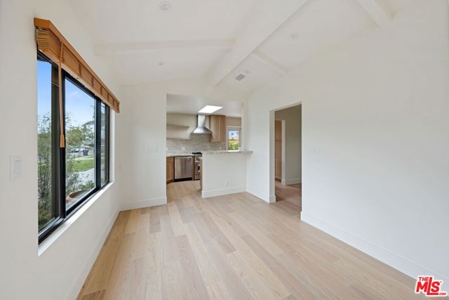 4718 Gaviota Avenue, Long Beach CA: https://media.crmls.org/mediaz/d7e6bff6-cd68-4e59-9349-ba71ecfcc46e.jpg