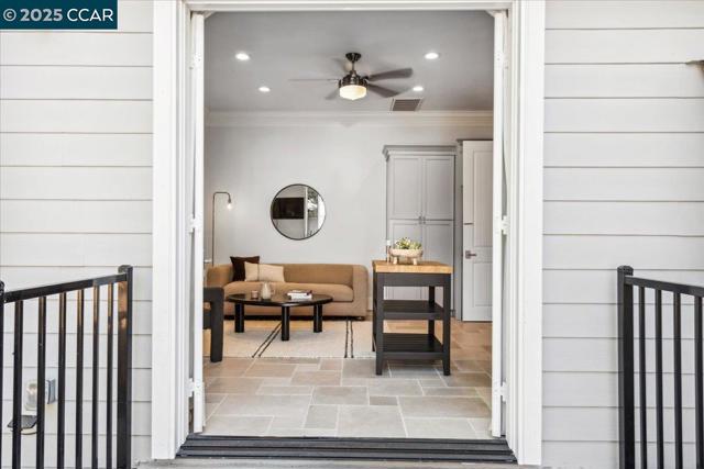 1291 Clover Ln, Walnut Creek CA: https://media.crmls.org/mediaz/d7e6ce77-54e9-45ca-a4a1-e2bf573b1e58.jpg