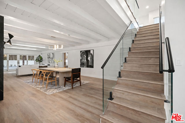 5439 Gentry Avenue, Valley Village CA: https://media.crmls.org/mediaz/d7e75c26-0f43-4986-821c-a169a3d6574e.jpg