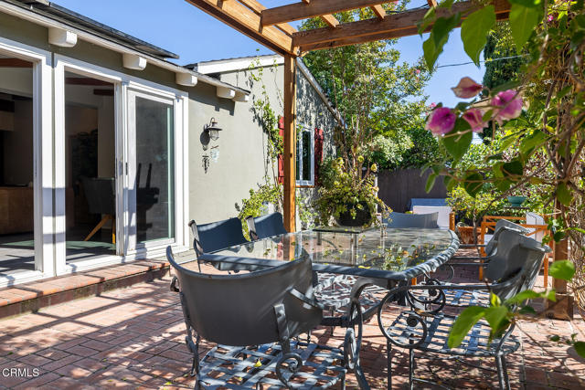 525 N Michillinda Avenue, Pasadena CA: https://media.crmls.org/mediaz/d7e76411-9072-4051-89c9-63840bd3eddf.jpg