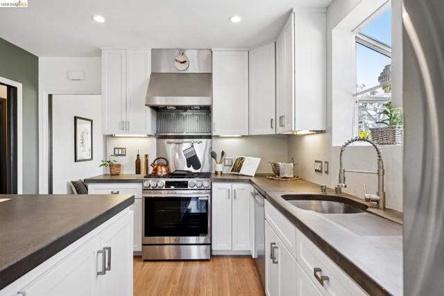 1509 Francis St, Albany CA: https://media.crmls.org/mediaz/d7e77d45-2bcf-47d3-ad95-4d5ec6b9bc56.jpg