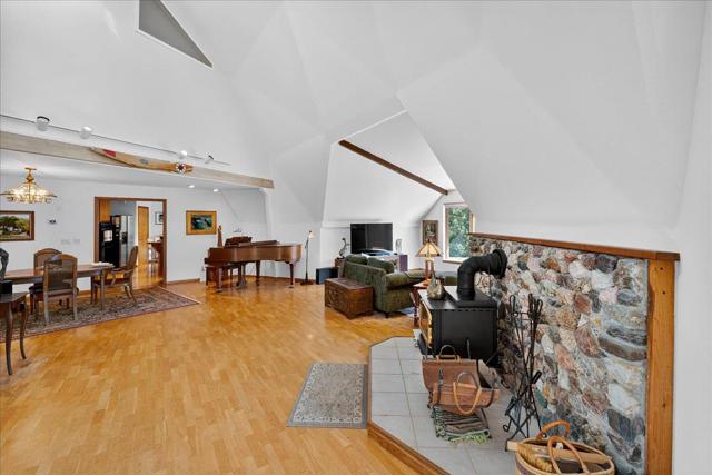 5224 Twin Falls Road, Morgan Hill CA: https://media.crmls.org/mediaz/d7e89cb0-45b2-452a-bfd8-6ac30b18917c.jpg