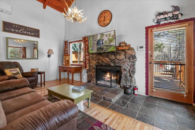 788 Imperial Avenue, Sugarloaf CA: https://media.crmls.org/mediaz/d7e8d9db-5e32-4cd7-8baf-5cdb7470bf30.jpg