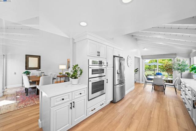 711 Glen Eagle Ct, Danville CA: https://media.crmls.org/mediaz/d7e932ca-7517-4744-82ab-680cfee3c3c5.jpg
