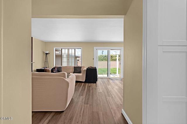 Detail Gallery Image 5 of 41 For 1127 Douglas Ave, Oxnard,  CA 93030 - 4 Beds | 2 Baths