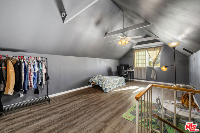 5184 Caspar Avenue, Los Angeles CA: https://media.crmls.org/mediaz/d7ea7cb6-9861-49b8-a65f-ddd01945d737.jpg