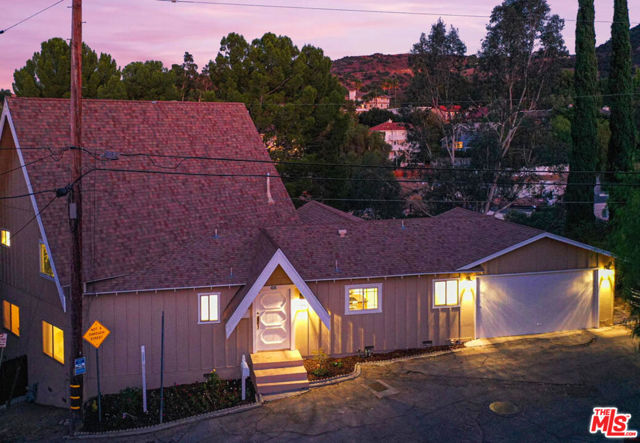 4236 Ensenada Drive, Woodland Hills CA: https://media.crmls.org/mediaz/d7ea9c96-7488-491f-8461-8e585808f2c8.jpg