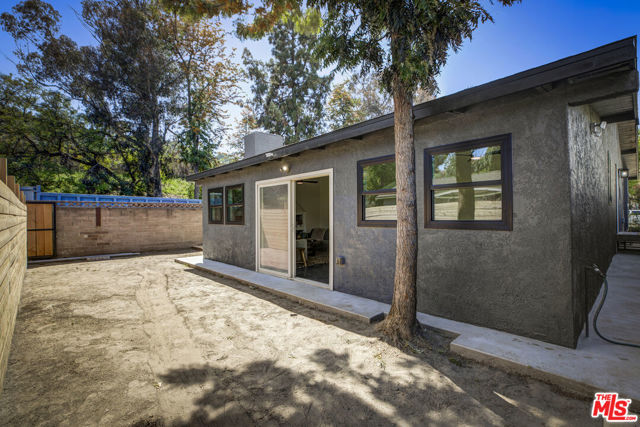2634 Rich Street, Los Angeles CA: https://media.crmls.org/mediaz/d7eab879-8820-4eac-a05a-6b335a0ec2ae.jpg