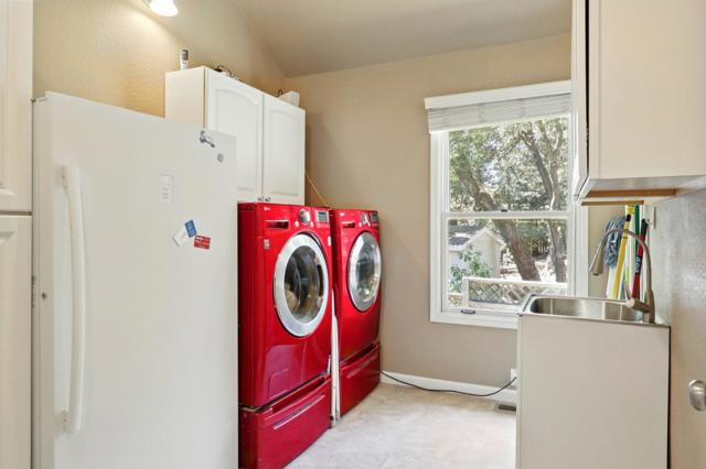 20 Grainger Lane, Santa Cruz CA: https://media.crmls.org/mediaz/d7ebe3fe-48f5-4185-af73-699849b0025b.jpg