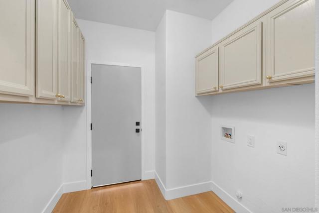 1052 Via Vera Cruz, San Marcos CA: https://media.crmls.org/mediaz/d7ebfac8-4eae-4b6c-933c-b8f76f4fa85f.jpg