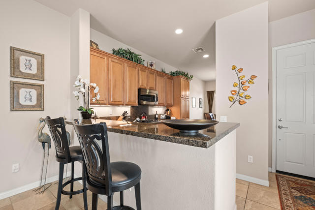 81673 Avenida Alturas, Indio CA: https://media.crmls.org/mediaz/d7ec4bec-d76f-4f93-bdb7-4cf5c40f2955.jpg