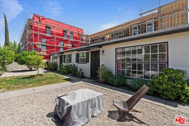 11710 Hartsook Street, Valley Village CA: https://media.crmls.org/mediaz/d7ec5632-2a6a-4976-9957-47ac52387bb4.jpg