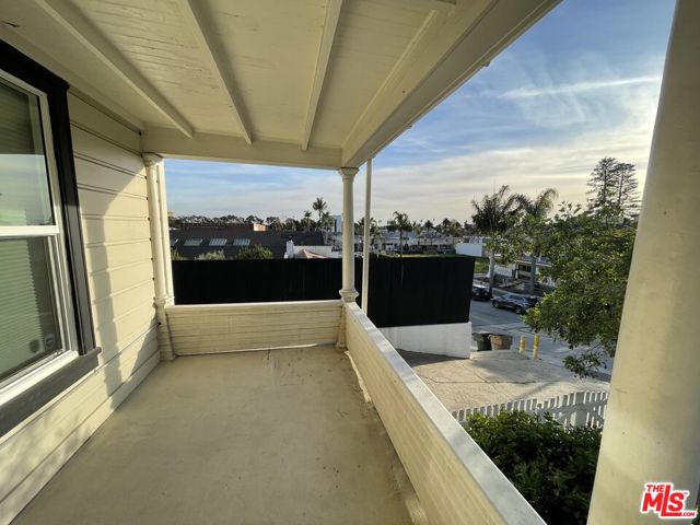 84 N Palm Street, Ventura CA: https://media.crmls.org/mediaz/d7ec991c-3682-4a05-a952-1b02a64c4269.jpg