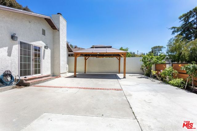 7001 Beckett Street, Tujunga CA: https://media.crmls.org/mediaz/d7ed7166-136f-4e2d-8a3c-d350db4fe75c.jpg