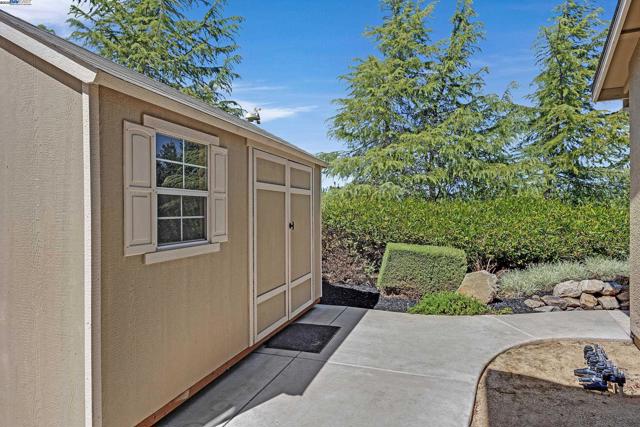 3838 Santa Fe Lane, Tracy CA: https://media.crmls.org/mediaz/d7eda42e-266f-4f61-8a4f-9f272e8df381.jpg