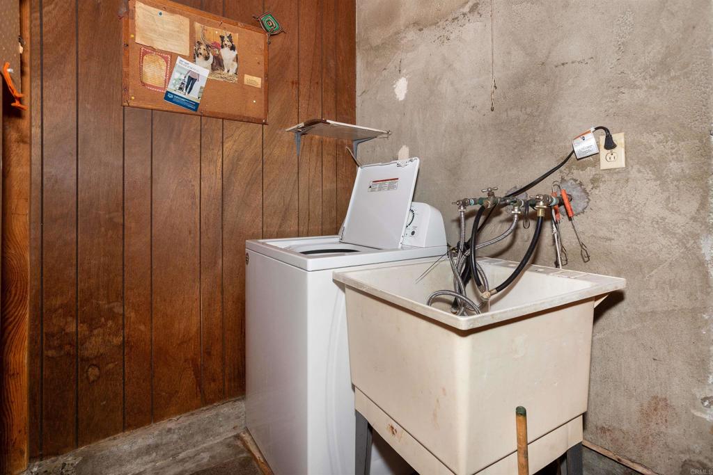 https://media.crmls.org/mediaz/d7edf483-cecf-4837-8d69-8af55e160d45.jpg?preset=X-Large