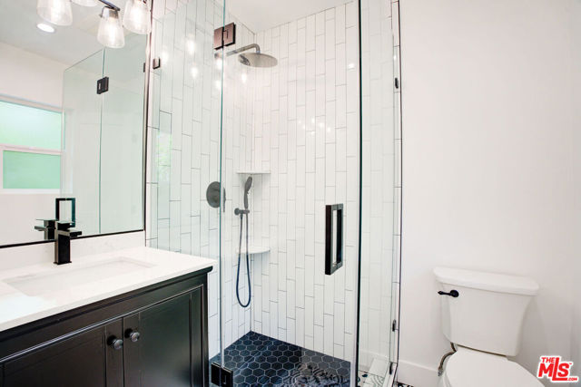 1027 S Lucerne Boulevard, Los Angeles CA: https://media.crmls.org/mediaz/d7ef299d-d138-4b10-ac9a-9559d07dc5db.jpg
