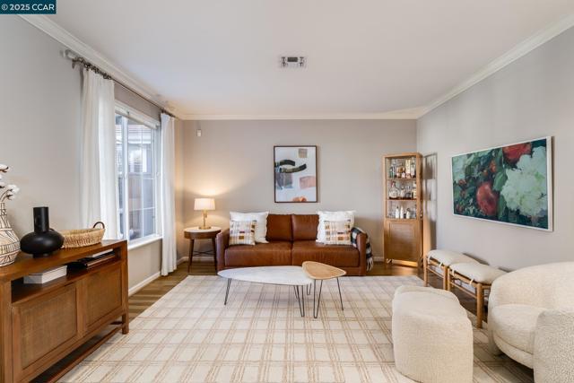 84 Plumeria Ct, Danville CA: https://media.crmls.org/mediaz/d7ef3695-9048-40c9-9bee-d626c5373169.jpg