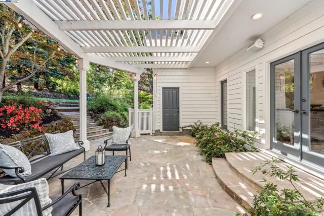 1617 Campesino Ct., Alamo CA: https://media.crmls.org/mediaz/d7efd2d3-45d8-40b3-95ab-ebe085f2d5e2.jpg