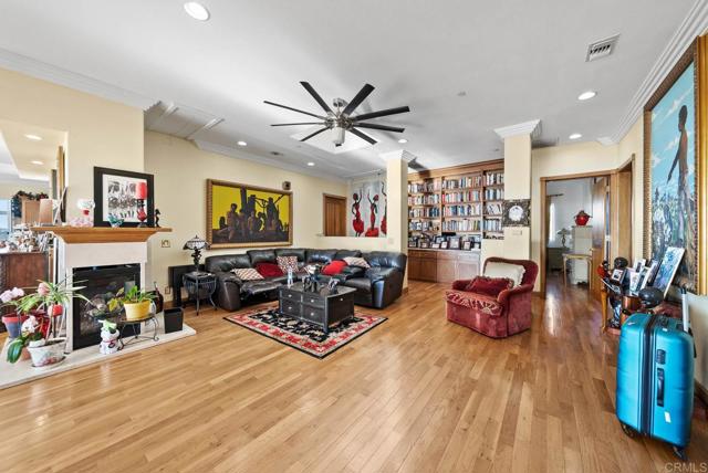 821 S 61St Street, San Diego CA: https://media.crmls.org/mediaz/d7eff066-63cc-423f-b7b4-5ee0e6835b95.jpg