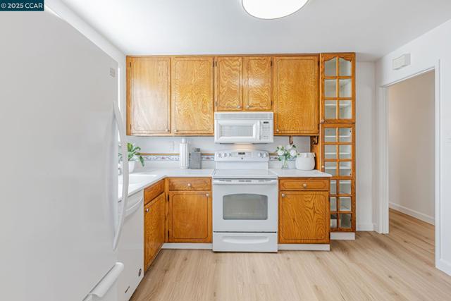 43 Shipley Ave, Daly City CA: https://media.crmls.org/mediaz/d7f09f47-81bf-4531-9b26-d5cc173a32ed.jpg