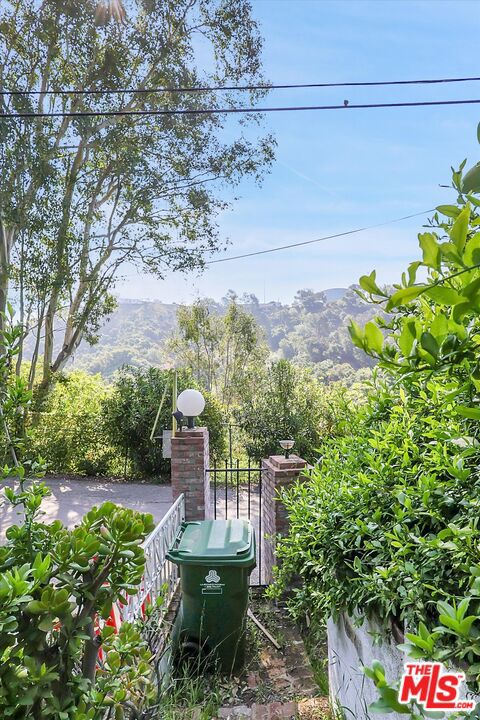 8718 Crescent Drive, Los Angeles, California 90046, 2 Bedrooms Bedrooms, ,1 BathroomBathrooms,Single Family Residence,For Sale,Crescent,24386581