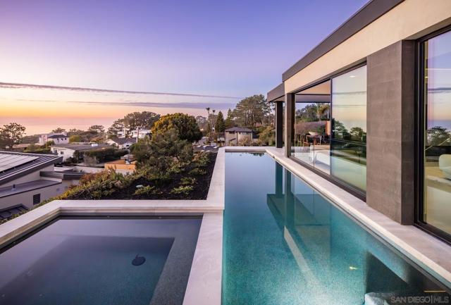 722 Amphitheatre Dr, Del Mar CA: https://media.crmls.org/mediaz/d7f1620d-c33d-456d-879f-1dedac571ae7.jpg