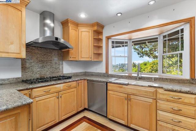 3491 Middleton Ave, Castro Valley CA: https://media.crmls.org/mediaz/d7f17ce7-93fb-42bf-a774-774df783f134.jpg