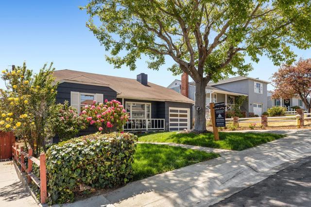 753 Cypress Avenue, San Bruno CA: https://media.crmls.org/mediaz/d7f18fb9-ae95-4c50-8246-bc8ce0a1daa8.jpg
