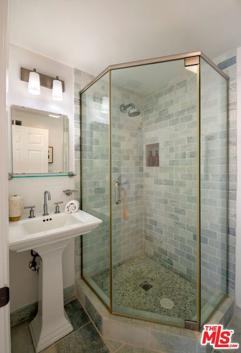 1663 Malcolm Avenue, 102 photo 18