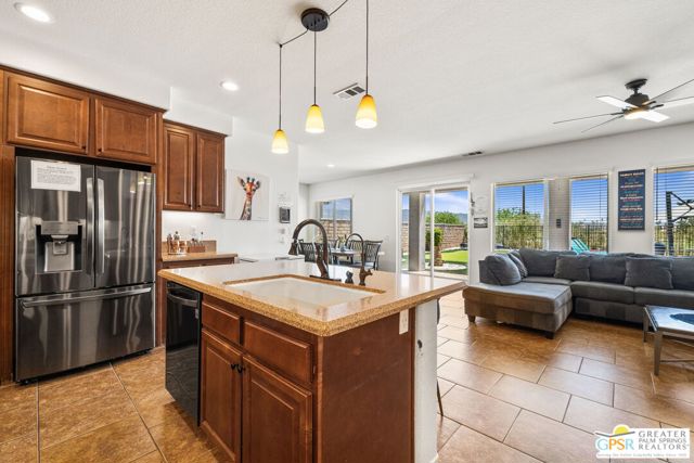 42776 Del Lago Court, Indio CA: https://media.crmls.org/mediaz/d7f30337-88be-4b34-ab9c-748a36710eb2.jpg