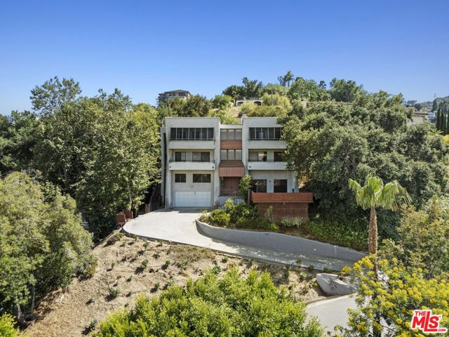 3740 Multiview Drive, Los Angeles CA: https://media.crmls.org/mediaz/d7f34131-0406-462d-b978-fc8ff31e46b7.jpg