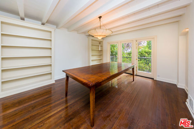 1290 Sunset Plaza Drive, Los Angeles CA: https://media.crmls.org/mediaz/d7f4e24c-7de9-4f44-9554-445014e4e5c7.jpg