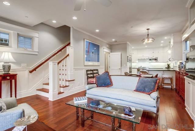 240 B Avenue, Coronado CA: https://media.crmls.org/mediaz/d7f5883f-9bc0-447c-9bf8-e1c0ad00961c.jpg