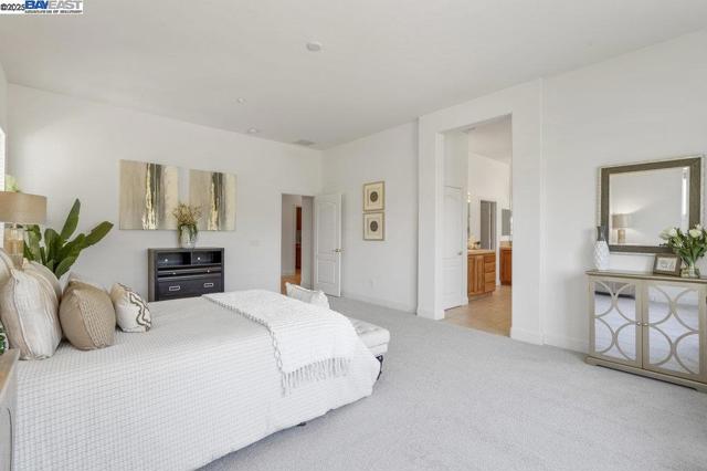 1123 Burghley Ln, Brentwood CA: https://media.crmls.org/mediaz/d7f6a14d-f895-4bd6-b6c6-6380370d7f45.jpg