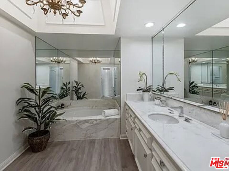 https://media.crmls.org/mediaz/d7f7fc71-d5fc-43af-9dfa-af25e8a06d6f.jpg?preset=X-Large