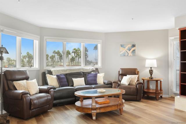 1100 Seacoast Dr, Imperial Beach CA: https://media.crmls.org/mediaz/d7f80b15-1645-4cc3-87b0-051ec9195c8d.jpg