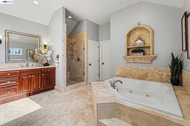 4275 QUAIL RUN PL, Danville CA: https://media.crmls.org/mediaz/d7f8c3b9-6c01-4994-9232-bee552c20759.jpg