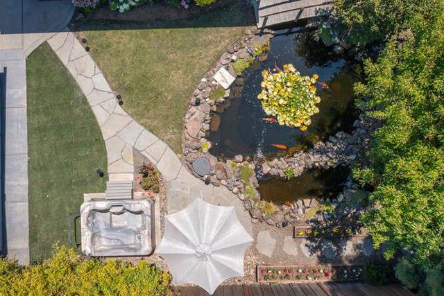 833 Linden Avenue, Burlingame CA: https://media.crmls.org/mediaz/d7f968f5-9c74-46e4-96eb-2356cb51c59d.jpg