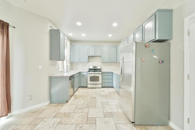 1800 W Graf Road, Hollister CA: https://media.crmls.org/mediaz/d7fa9bc3-24a3-4bec-a750-9b8b9597ac3b.jpg