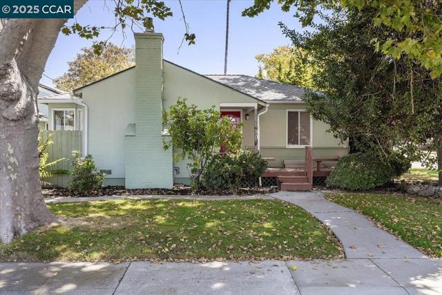 16080 Via Del Sol, San Lorenzo CA: https://media.crmls.org/mediaz/d7faad89-d4a4-4b5a-9280-6c0375b4eb3b.jpg