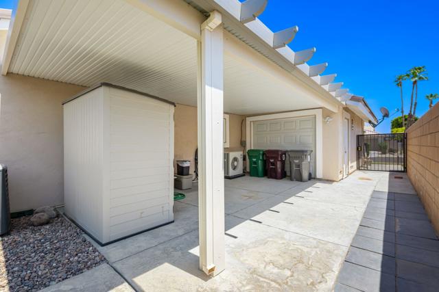 44125 Calico Circle, La Quinta CA: https://media.crmls.org/mediaz/d7fac61b-4db7-4017-812a-0d5016ec9920.jpg