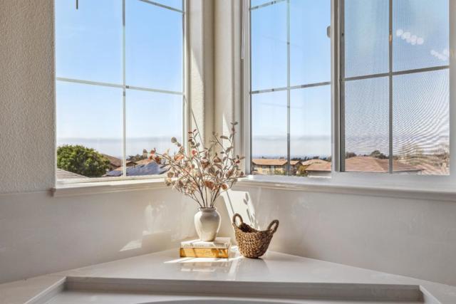4276 Bay Crest Circle, Seaside CA: https://media.crmls.org/mediaz/d7fac90c-17fc-4ec5-b89d-d03dd3db6271.jpg