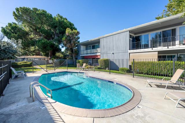 453 N Rengstorff Avenue, Mountain View CA: https://media.crmls.org/mediaz/d7fae575-a770-445a-aa72-4b935aa7f051.jpg