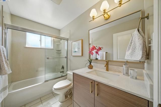 420 Camden Rd, Alameda CA: https://media.crmls.org/mediaz/d7fb07ba-d21f-4d72-9b44-b4b2735e6678.jpg