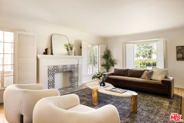 4002 W Adams Boulevard, Los Angeles CA: https://media.crmls.org/mediaz/d7fb0a76-12d9-435c-a3ea-2abac57b6e56.jpg