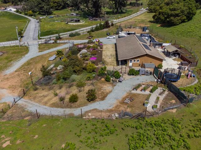 20150 Tarawild Court, Prunedale CA: https://media.crmls.org/mediaz/d7fb484b-c328-49eb-b63e-aa98db391956.jpg
