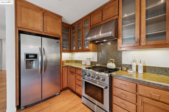 428 Alice St., Oakland CA: https://media.crmls.org/mediaz/d7fb86ab-445d-4e86-bd4a-0c44b8efcf4b.jpg