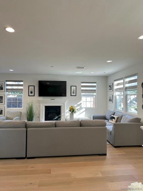 8005 Chalet Ln, Garden Grove CA: https://media.crmls.org/mediaz/d7fb8f45-2bdf-46e6-af64-e8a4b334bc9e.jpg